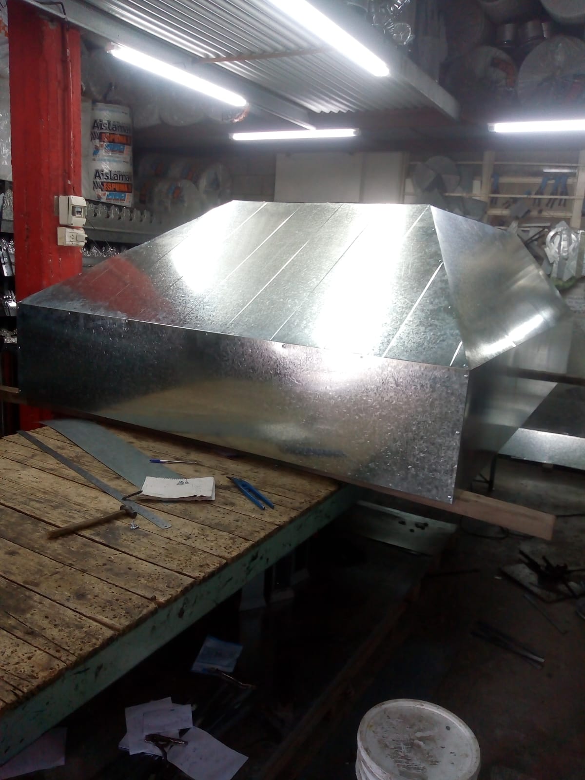 Campana industrial de chapa de gran tamaño
