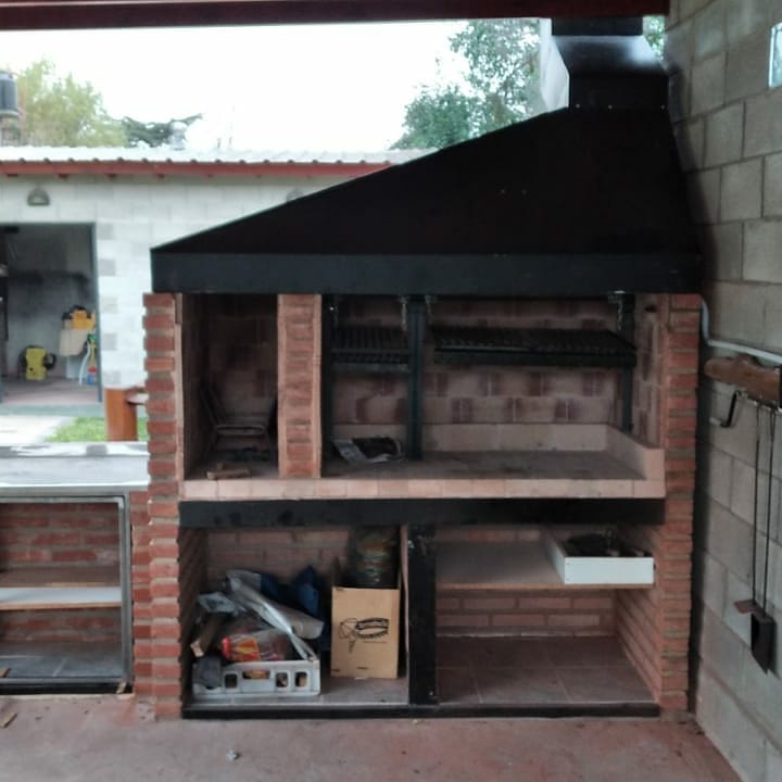 Campana de extracción colocada y conectada