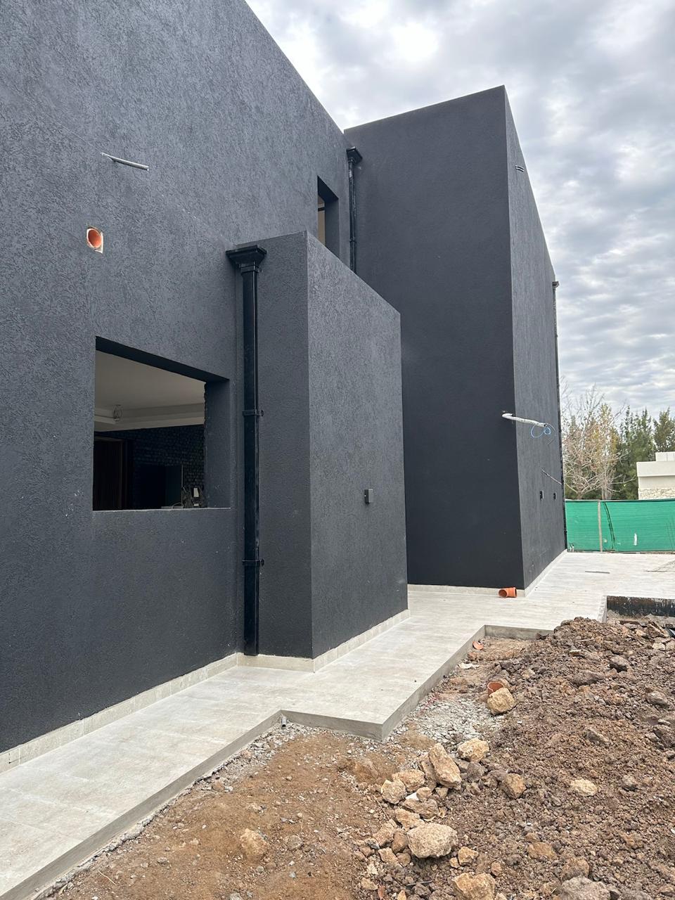 Bajadas pluviales instaladas en vivienda moderna